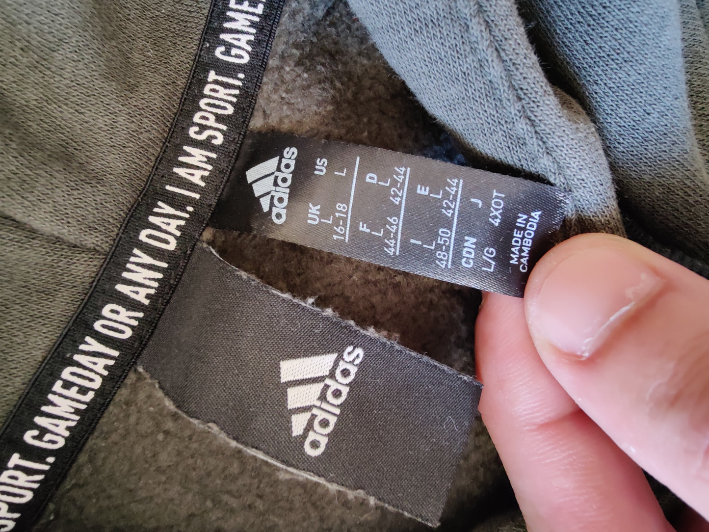 Hoodie Adidas Essentials - Marron Kaki / Terreux - Taille L (44/46) - Très Bon État