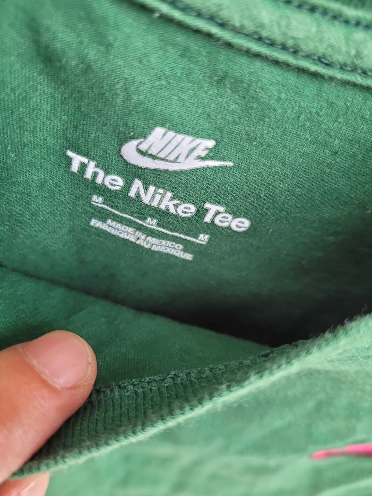 T-shirt Nike Vintage Vert Brodé Rose – The Nike Tee Y2K Streetwear Homme/Femme Taille M