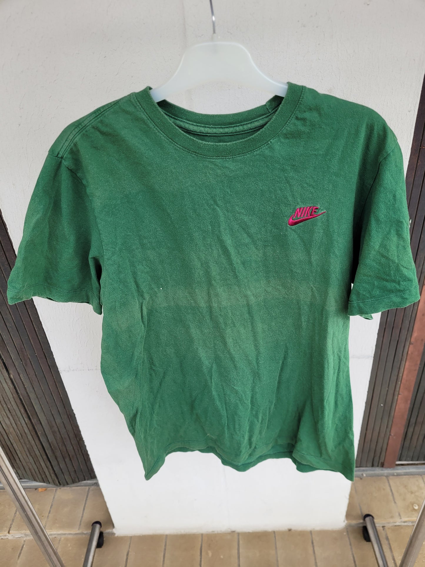 T-shirt Nike Vintage Vert Brodé Rose – The Nike Tee Y2K Streetwear Homme/Femme Taille M