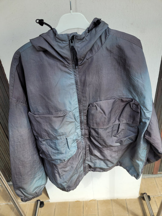 Veste Technique Bershka Irisée à Capuche – Style Gorpcore – Taille M – Très Bon État