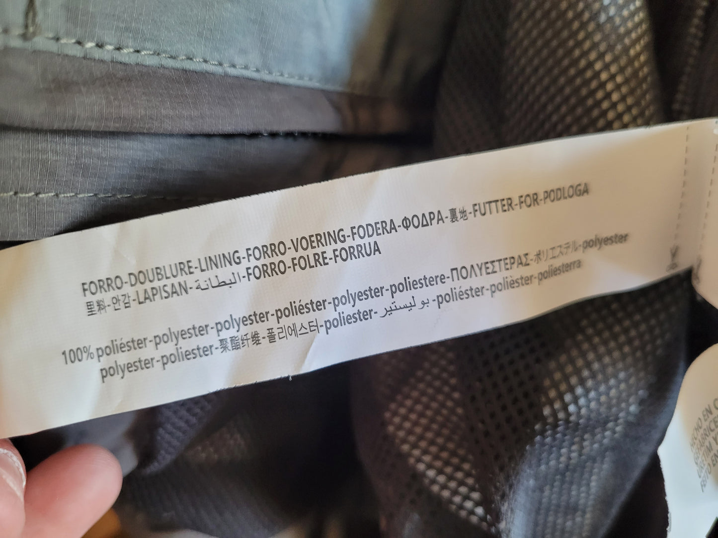 Veste Technique Bershka Irisée à Capuche – Style Gorpcore – Taille M – Très Bon État