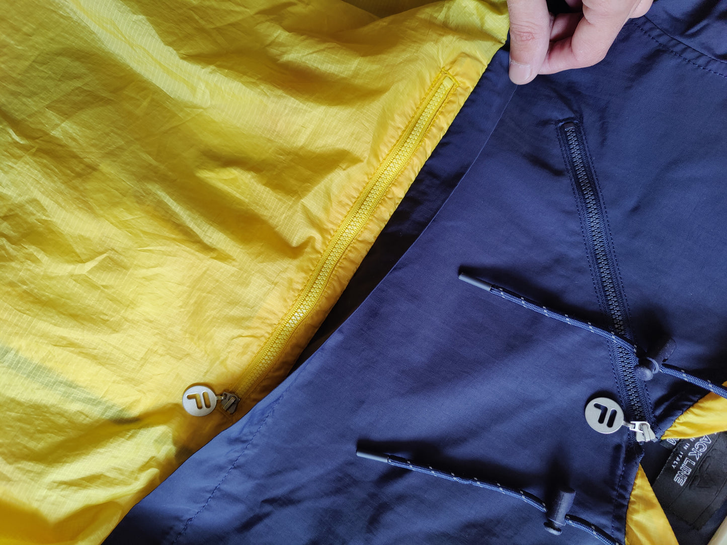 Coupe-Vent Fila Black Line Vintage - Bleu & Jaune - Taille M - Excellent État